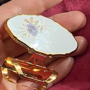 Vintage Stratton lipstick case with little mirror , white with flower decoration, gilt metal lip stick holder with number