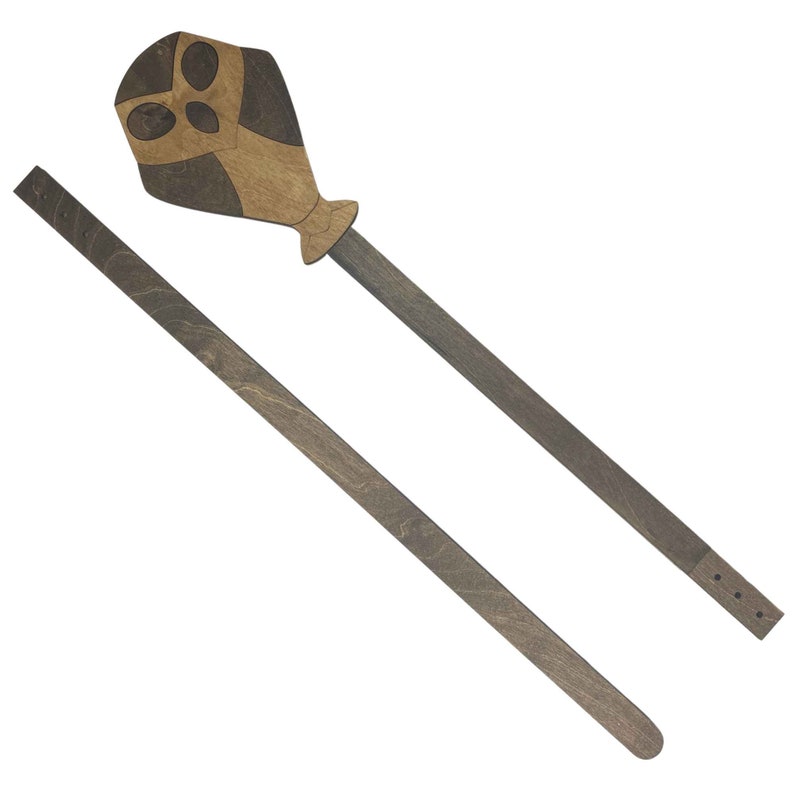 K&ouml;nnte beinhalten: Ein Holzstab mit einem braunen und schwarzen Eulenkopf. Der Stab ist etwa 76 cm lang und hat eine braune Oberfl&auml;che.