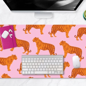 Wild Cat Bureaumat, Tiger Bureaumat, Roze Bureau accessoire, Leuke Werkruimte, Trendy Werkruimte, Trendy Bureau Pad, Boho Bureau, Fashion Desk Topper