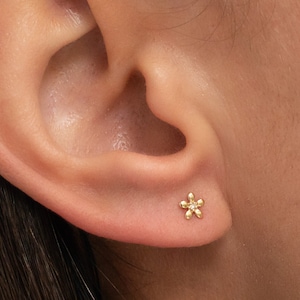 14k Gold Tiny Diamond Flower Stud Earrings