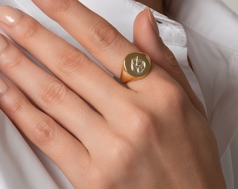  Large Signet Ring Engraved Ring Monogram - Bold Ring, Chunky  Gold Ring, Personalized Ring, Engraved Letter Ring, Customized Ring,  Vermeil Ring : Handmade Products