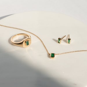 14k Gold Emerald Baguette Stud Earrings - Etsy