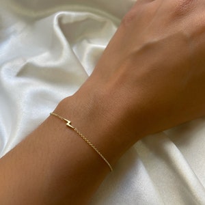 Minimalist glossy gold-plated lightning bracelet