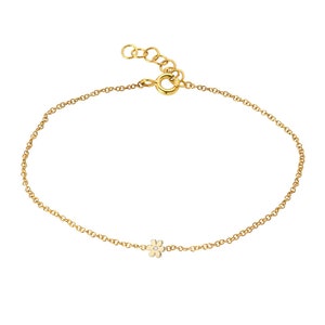 14k Gold Tiny Flower Bracelet with Diamond