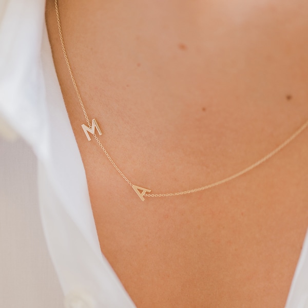 Dubbele 14k gouden asymmetrische initiële ketting