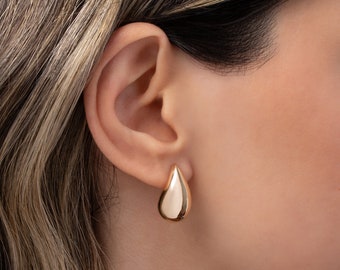 14K Gold Tear Drop Stud Earrings