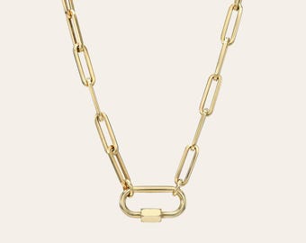 Puede incluir: Un collar de cadena de oro con un cierre ovalado de oro.