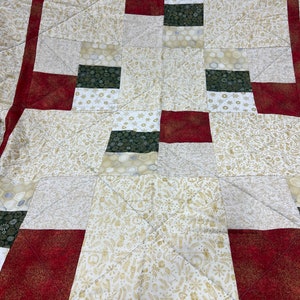Handmade Christmas Patchwork Quilt: Shimmering Holiday Decor