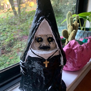 The Nun parody gnome, solid garden gnome, decoration, 11 inches, 3lb movie figure, Horror, Gartenzwerg, yard sculpture