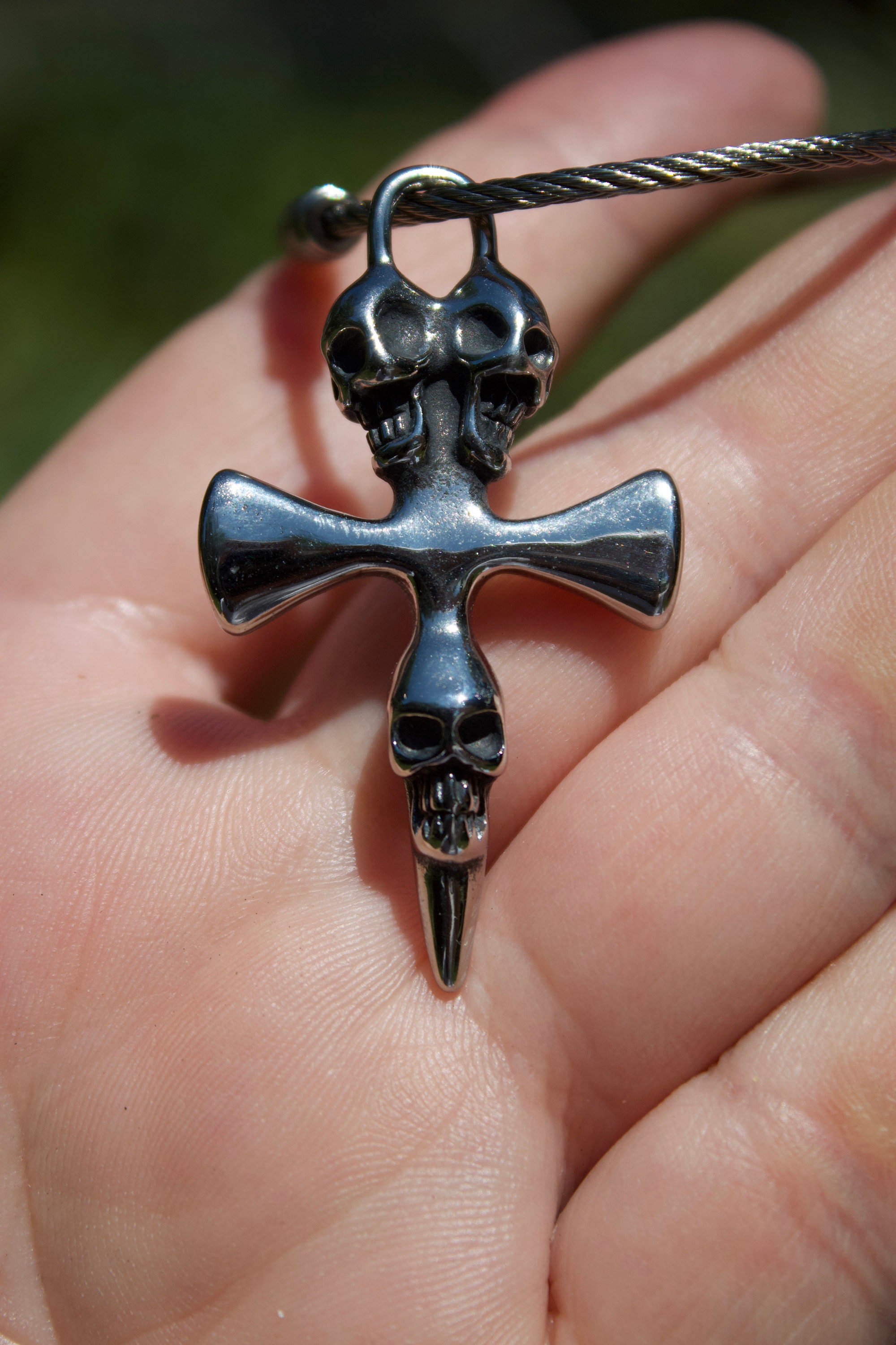 Totenkopf mit Kreuz - Schlüsselanhänger – SKULLEP