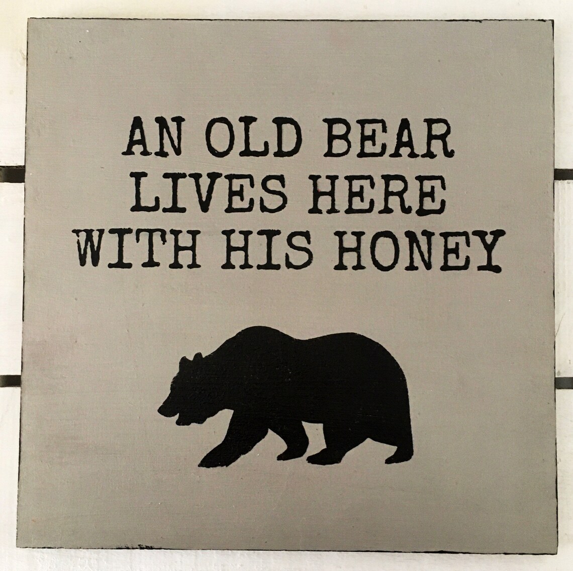 An Old Bear Lives Here With His Honey. Wood Sign. Mountain - Etsy UK