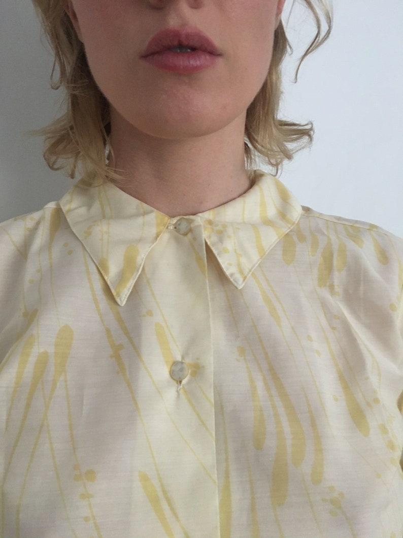Pearl Buttons Vintage 1970s Dress Shirt Lemon Yellow Large Collar Button Blouse Floral Abstract Pattern Prairie Country S AU8-10