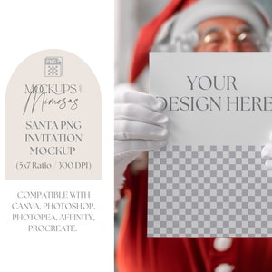 Maquete de convite festivo de Natal. Jolly Papai Noel segurando cartão. Cartão de 5x7 polegadas.  Maquete PNG transparente.