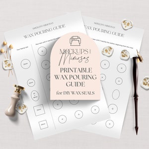 Op de afbeelding: Printbare wasafdichtingsgietgids met cirkels in verschillende maten voor DIY-waszegels. De gids is gedrukt op wit papier en heeft een roze rand. De tekst "Mockups and Mimosas" is in zwart gedrukt op de roze rand.