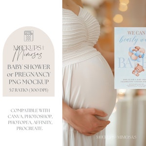 Mockup di invito per baby shower. Carta da 5x7 pollici. Annuncio di gravidanza. Carta che tiene la mano. Sovrapposizione PNG trasparente.