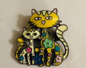 Brooch, beautifully enameled, small.boxed