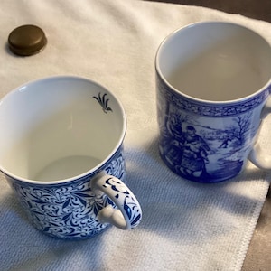 Vintage kerstmok Spode en mok Victoria and Albert Museum. Prijs is per twee.