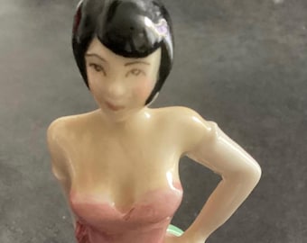 Figurka z ceramiki Kevina Francisa par Peggy Davies, dzieło gildii kolekcji. Ceramiczna figurka Kevina Francisa autorstwa Peggy Davies