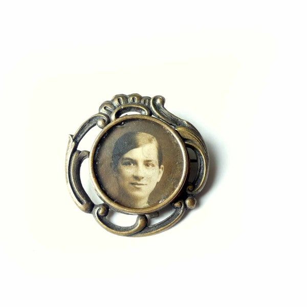 Antique Brooch Victorian medallion photo 1900 , Mourning brooch souvenir photo souvenir girl art nouveau, Gift for her Valentine's Day