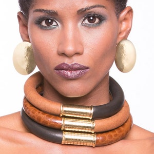 Golden disc african earrings, tribal earring, africa jewelry, ethnic earrings, Ethnic hammered Brass earring, Disc earrings, Clip earrings