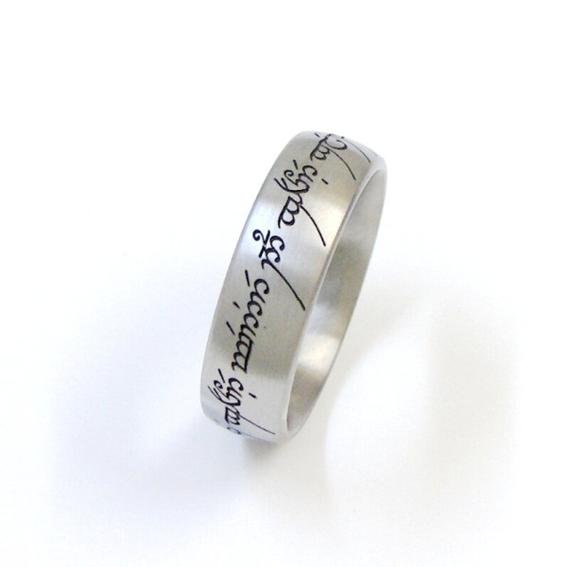 Elbenschrift Titanring Schmuck mit Lasergravur Bild 1