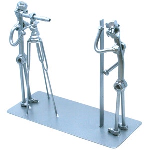Muttern und Schrauben Figur eines Landvermesser, Custom Engineer Ornament mit Namen, Schrauben und Muttern Metall Bauingenieur Abschluss Geschenk