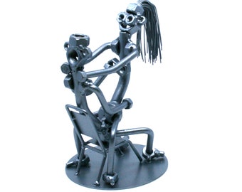 Figura de pareja amorosa, regalo de arte de metal reciclado sin residuos, escultura de acero de dos teniendo sexo, arte de chatarra de metal, regalo novedoso para el día de San Valentín