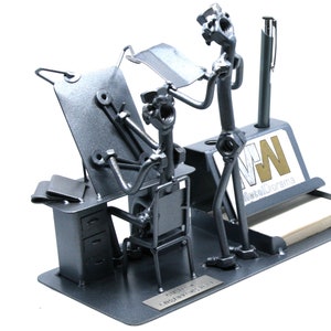 Nust and Bolts Skulptur für Ingenieure, Visitenkartenständer für Architekten Vatertagsgeschenk, geschweißte Metallkunst für Zeichner, Weihnachtsgeschenk