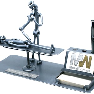 4in1 Physiotherapeut Geschenk Muttern und Schrauben Skulptur, Visitenkartenhalter Schrottmetallkunst, Massage Therapeut Geschenk, Recycling Kunst Abschlussgeschenk