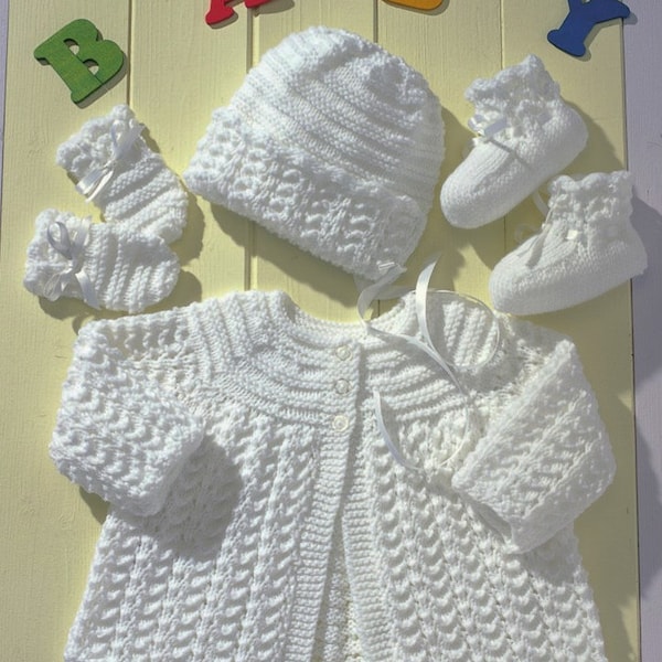 Strickanleitung für Baby Matinee Jacke/Mantel, Booties, Mütze und Handschuhe von 36 bis 50 cm Brustumfang