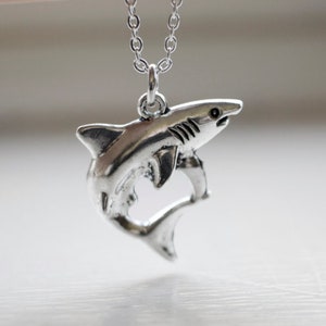 Shark Necklace Shark Pendant Jaws Necklace Shark Week Charm Great White Necklace Personalised Initial Birthstone crystal imagem 1