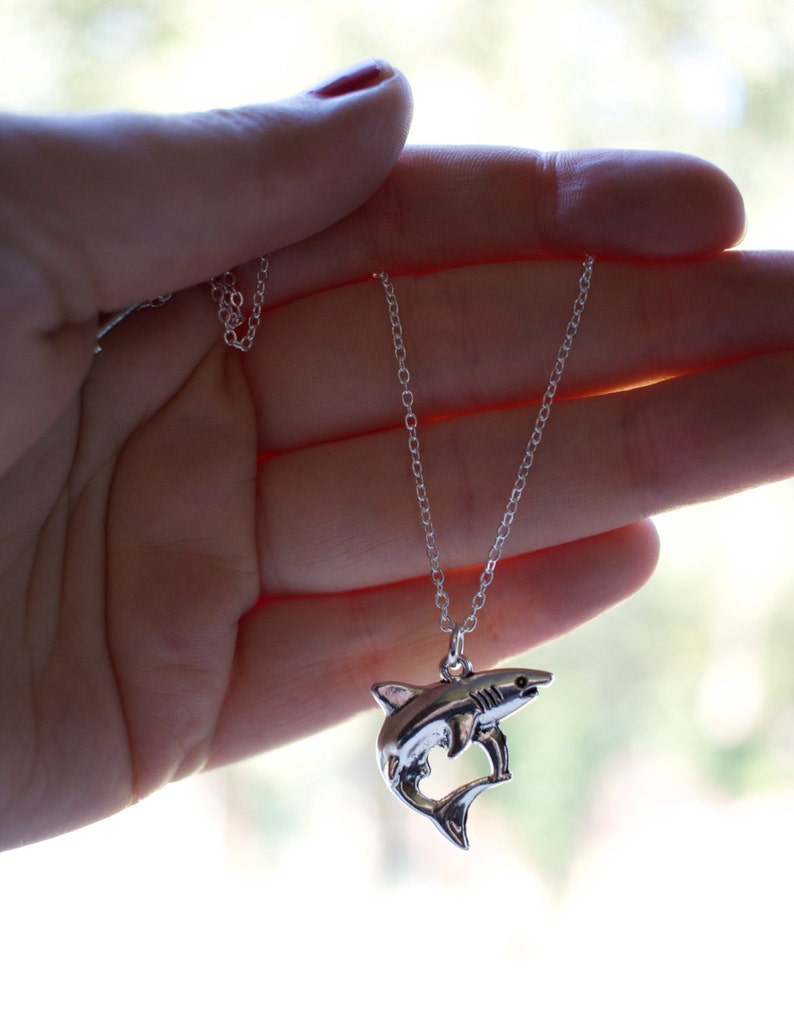 Shark Necklace Shark Pendant Jaws Necklace Shark Week Charm Great White Necklace Personalised Initial Birthstone crystal imagem 4