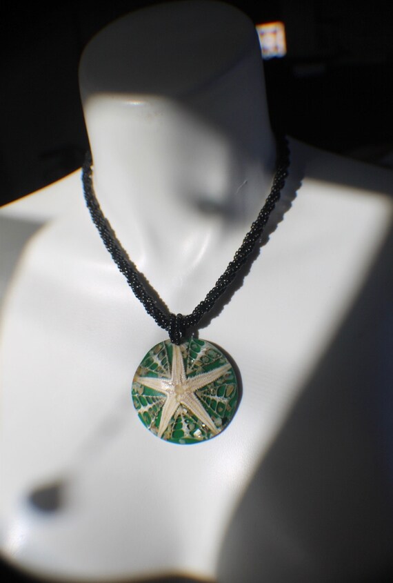 18" Black Bead Vintage Necklace with Coconut Star… - image 2