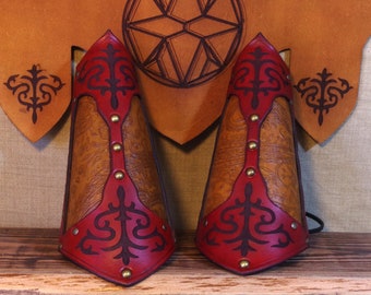Leather Bracers "Vorov" hazelnut/cherry (pair)  Larp, fantasy, GN, medieval fantasy event