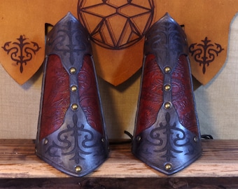 Leather Bracers "Vorov" pewter/ruby (pair) - Larp, Costume cosplay, goth, GN