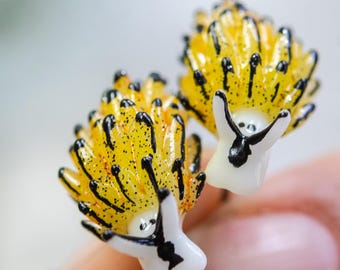 Pendientes Banana Costasiella, brillan en la oscuridad, regalo para buceadores, regalo para amantes del océano, pendientes de sirena