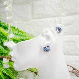 Pendientes de dragón durmiente de titanio con cambio de color arcoíris, hipoalergénicos, regalo para buceadores, prendedores de solapa y figuras en miniatura. imagen 4