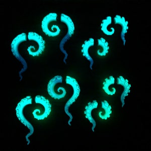 Cthulhu, tentacules phosphorescents dans le noir Boucles d'oreilles en résine tentacule/poulpe, boucles d'oreilles pieuvre, cadeau de plongeur image 9