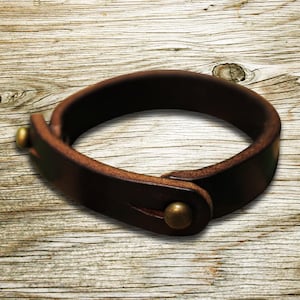Braccialetto ユニセックス di cuoio di toro in vari colori fatto a mano a Firenze - Art.BRU043