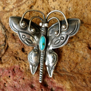EXCELLENT VINTAGE BUTTERFLY Brooch, Turquoise Cabochon, circa 1940 image 1