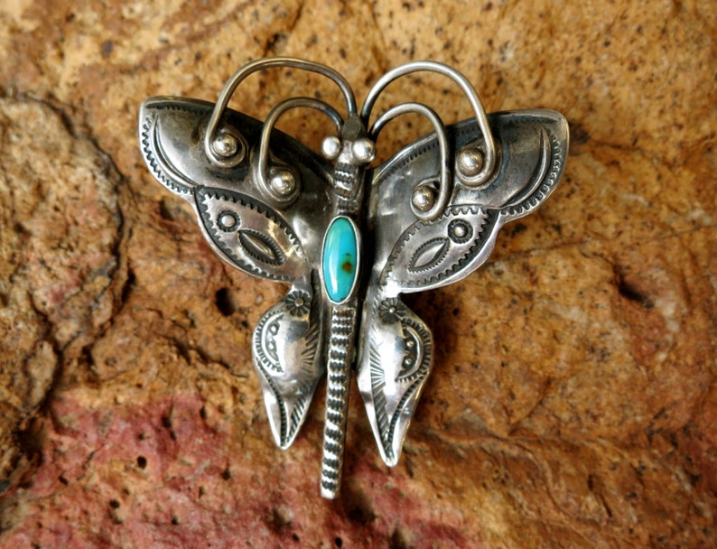 EXCELLENT VINTAGE BUTTERFLY Brooch, Turquoise Cabochon, circa 1940 image 1