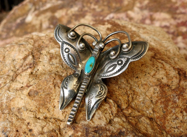 EXCELLENT VINTAGE BUTTERFLY Brooch, Turquoise Cabochon, circa 1940 image 2