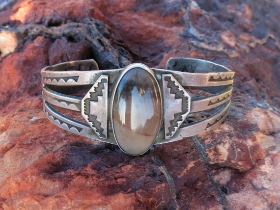 Very Rare Cream Agate Vintage Native American Navajo Sterling Silver Bracelet Cuff Very Rare Cream Agate Vintage Native American Navajo Sterling Silver Bracelet Cuff