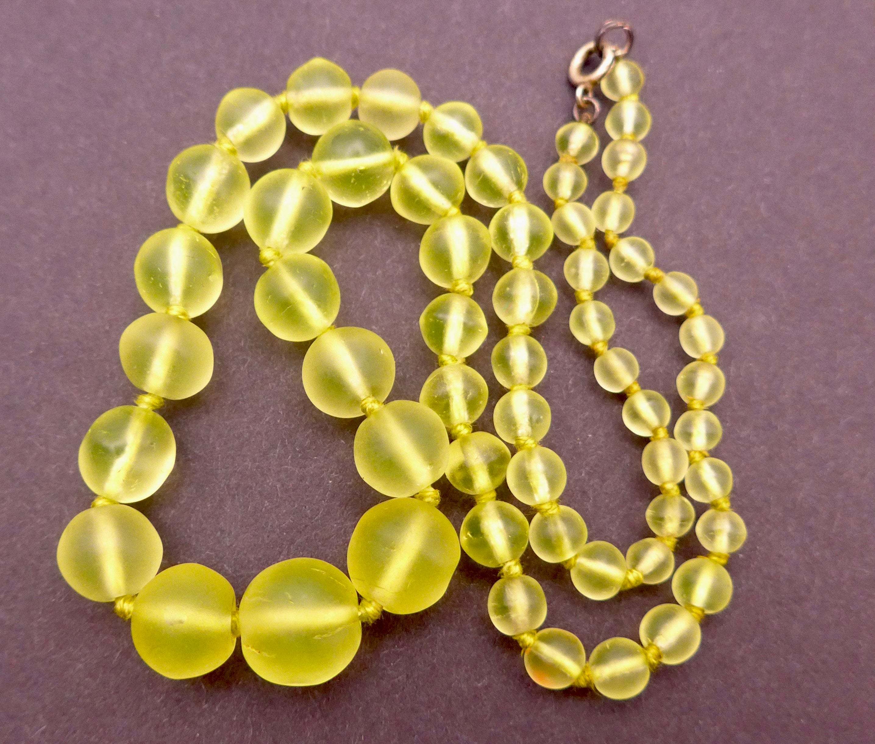 ヴィンテージチェコ産オパーリン・ワセリンガラスビーズネックレス