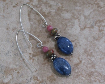 Pendientes azules / Piedra dumortierita / Ganchos en forma de V de plata de ley