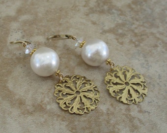 Pendientes blancos Swarovski Pearl Lever-Back / Novia / Boda