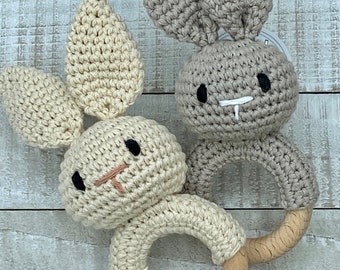 Handmade Crochet Bunny Rattle / Organic Birch Wood Ring Bunny Rattle / Amigurumi Rabbit / Woodland Animal / Baby Shower Gift / Baby Toy