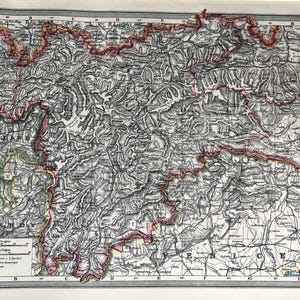 Könnte beinhalten: Antike Karte von Tirol, mit detaillierten geografischen Informationen. Die Karte ist in Schwarzweiß mit roten und grünen Akzenten gehalten und enthält Text wie "Maßstab 1:1.000.000 (16 Meilen = 1 Zoll)" und "DAS ÖSTERREICHISCHE TIROL."
