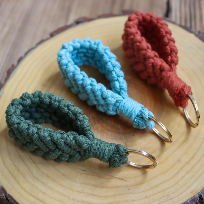 Macrame keychain loop image 7