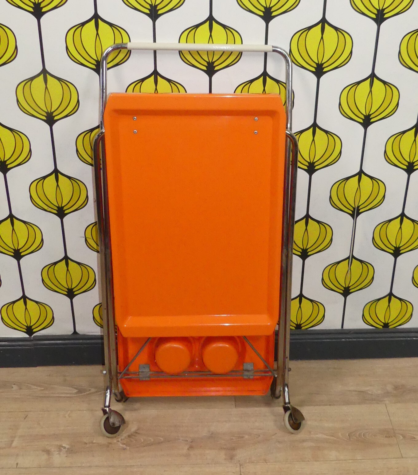 Chariot De Bar Pliable Années 70, Plastique Marron Cognac Et Chrome, 47x67x63 Cm